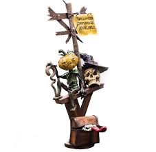 This Chocolate Halloween Inspired Sculpture Created By Lawrence Bobo Chocolate Sculpture Chocolate Showpiece Halloween Chocolate