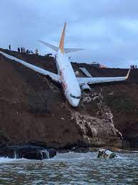 Rajoy, trillo y aznar llegan al juicio de bárcenas con el manual anticrisis que usaron desde el poder. Accidente De Avion En Turquia Un Avion Turco Con 162 Pasajeros Cae Por Un Acantilado Sin Que Haya Heridos Internacional El Pais