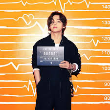 Taehyung ist ein crossdressing model auf instagram und jungkook ist das jüngste mitglied,der berühmten band, bts. Poodle Taehyung Hits Weverse To Celebrate Bts Billboard Record Army Drools Over Daddy Pose Meaww