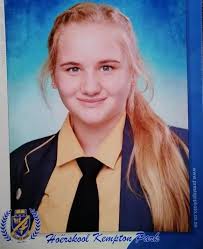 Baie geluk aan Daniélle Olivier Gr10, sy het verskeie items by 'n  Kunswedstryd gelewer en A+ verower en onder dié was sy ook 'n item wenner.  By die Radikale Redenaars het sy '