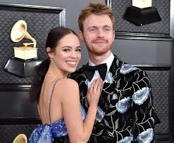 My brother is my bestfriend and we did snl last night and it was a peak life experience. Finneas O Connell Bio Net Worth Billie Eilish Brother Full Name Career Awards Girlfriend Sister Age Wiki Height Songs Albums Tours Wikiodin Com