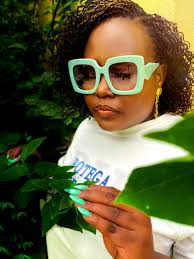 Bamutu. Leo ndio leo!! @rarasflavourofficial kaamua kufanya lake. Umeona  package la viuongo hilo? Na kuku unapewa? Mungu akupe nini? Ebu mcheki Rara  na wewe akufanyie Jambo.