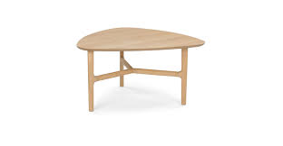 Percival is a lacquered round end table with a minimal design and a slightly rounded structure, that make it possible to move it with ease. Light Oak Triangular Coffee Table Brezza Article