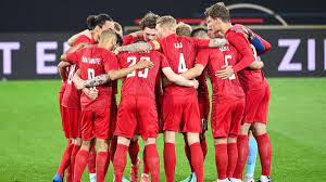 Das spiel steht wohl vor dem abbruch. Em 2021 Danemark Vs Finnland Ubertragung Heute Live Im Tv Und Stream