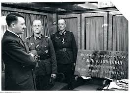 Hier lesen sie, wie er den antisemitismus entdeckte, welche rolle der erste weltkrieg spielte und warum er die juden in die rolle des sündenbocks drängte. Ein Bild Als Klammer Fur Zwei Weltkriege Gedenkjahr 1914 Derstandard At Wissenschaft