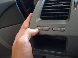 The manual says i should change the oil when there is about 15% life left. 2006 2011 Honda Civic Olwechsel 1 8l 2006 2007 2008 2009 2010 2011 Ifixit Reparaturanleitung