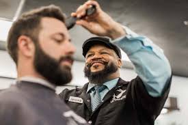 HELPING NEIGHBORHOOD ENTREPRENEURS GROW