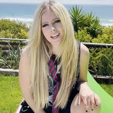 Avril lavigne is sending us back to the early '00s with her tiktok debut. Uaqq6wmsipviwm