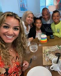 🏡 Meet Sofia Martinez Querecuto, a senior from Greensboro, North Carolina  studying English and Advertising & Public Relations. 💄 Outside of her  coursework, Sofia enjoys reading, being a make-up artist, astrology,  cooking,