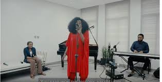 Watch TY Bello, George, Uwana, Etuk, Olasehinde, Oluwasegunfunmi & Afolabi  Johnson sing "Halleluyah" in a Spontaneous Worship Session