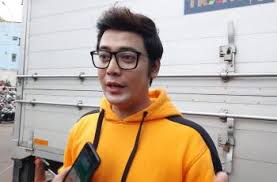 Saat itu, dia rela berpindah agama agar bisa menikah. Bukan Panggilan Hati Ini Alasan Kriss Hatta Mualaf Gue Korbankan Iman Matamata Com