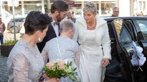 We did not find results for: Braut Annika Steigt Aus Dem Auto Aus Quelle Imago Viadata Hochzeitskleid Spitze Heiraten Kleid Hochzeit