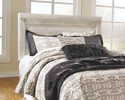 The elegant design features solid wood posts with a sleek finished bed frame. Bellaby Queen Platform Bed With 2 Storage Drawers B331b4 B10013 54s 57 95 Complete Beds Pruitt S Fine Furniture