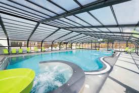 La Piscine Du Conguel A Quiberon Vaste Et Moderne Abripiscinerideaupro Piscines De Reve Abri Piscine Piscine