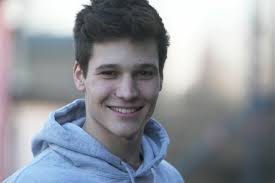 In 2013, weiss participated in the tenth season of the german talent show deutschland sucht den superstar. Vor Dem Auftritt Bin Ich Fur 30 Sekunden Nervos Sachsische De
