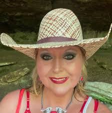 Ashlee Asher's Instagram, Twitter & Facebook