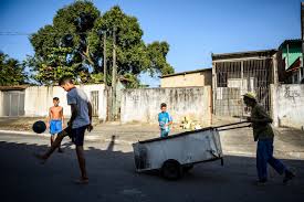 Niños jugando en la calle: Descubre Como La Infancia De Neymar Jr En Brasil