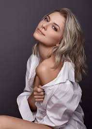 Erstmal lustig bei »fack ju göhte« durchs bild zu laufen, wäre einfacher. 100 Pahde Cheyenne Valentina Ideas In 2021 Fashion German Women German Beauty