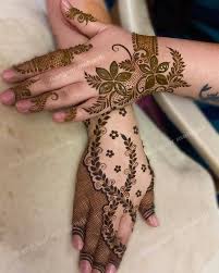 Flower Reigns Henna Mehndi Designs Mehndi Creation In 2020 Floral Henna Designs Khafif Mehndi Design Rose Mehndi Designs