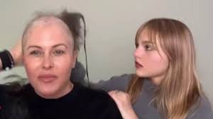 Baywatch“-Star Nicole Eggert kämpft tapfer gegen den Brustkrebs: „Ich  schaue von Tag zu Tag“