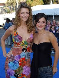 See more ideas about mischa barton, mischa, barton. Mischa Barton Rachel Bilson Of The O C Rachel Bilson Fashion Mischa Barton