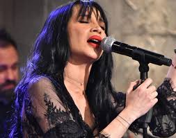 Jun 26, 2021 · celebrities αυτό είναι το πρώτο βήμα της stefania μετά τη eurovision. Giati Apoxwrhse H Paola Apo To Sxhma Me Ton Sfakianakh Ta Nea