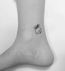 İşte muhteşem ayak bileği dövmeleri…ayak bileğine uygun minimal tasarımlar en güzel tattoo designları için bizleri takip etmeyi unutmayınız. Bayanlar Icin Minimalist Dovme Tasarimlari Aklim Cikti