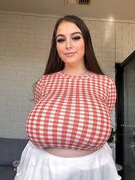 Astar Baby xo - Busty Curvy Babes