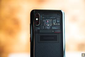 Xiaomi Mi 8 Pro hands-on: Pretty, but ...