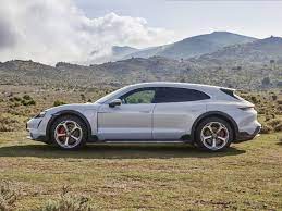 The taycan and the taycan cross turismo can be conveniently started using the electric power button to the left of the steering wheel or by. Elektroauto Auf Hochstem Niveau Der Neue Porsche Taycan Cross Turismo Leasingtime De Blog