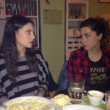 Δέκα ημέρες μετά, η αθηνά οικονομάκου φωτογραφίζει την πατούσα της κορούλας της, δείχνοντας ξανά πόσο. Demy S Blog A8hna Oikonomakoy Agnwristh Se Fwtografia Me Thn Basw Laskarakh Mexri Kai Ta Mallia Htan Alla