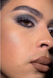 Me encantó interpretar este look, tú qué opinas? 🍸 #kevynaucoin #90smakeup  #cooltonedmakeup #cutcrease #tutorialdemaquillaje #eyeshadowtutorial #CapCut