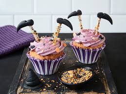 Um diesen gerichten zu ihrem gruseligen look zu verhelfen, eignet sich lebensmittelfarbe. Halloween Die Besten Tipps Rezepte Fur Deine Halloween Party Einfach Backen