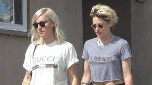 While making a guest appearance in the same year on the howard stern show, kristen stated that she cannot wait to propose to dylan. Kristen Stewart Und Freundin Dylan Hand In Hand Gesichtet Promiflash De