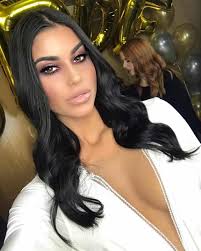 Μπορεί τα καλλίγραμμα πόδια και το γυμνασμένο κορμί να το έχει «χτίσει» μόνη της, αλλά δεν είναι κρυφό πως η ιωάννα μπέλλα έχει πέσει «θύμα» των αισθητικών επεμβάσεων, ακόμη και πριν βγει σταρ ελλάς 2018. Iwanna Mpella To Dhmosio Mhnyma Kai H Fwtografia Enan Mhna Meta Thn Afairesh Toy Yaloyronikoy Apo Ta Xeilh Ths Fthis Gr