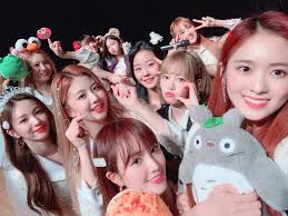 Pin By Daniel Espinoza Madrigales On Cherry Bullet Kpop Girls Girl Bands Kpop Girl Groups