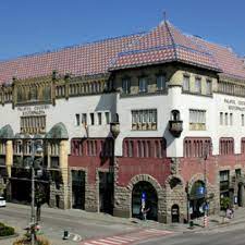 Îți va oferi prin ceea ce cuprinde, nu doar informații prețioase, dar îți va bucura și ochii. Palatul Culturii Ro Hu En Vizita LocaÈie Program De Vizitare Bilete De Intrare Grupuri FacilitÄÈi Acces Palatul Culturii Foaierul Èi ScÄrile Sala De Concerte Sala Oglinzilor Sala MicÄ ExpoziÈii Galeria De ArtÄ MaghiarÄ ModernÄ Galeria De ArtÄ RomaneascÄ