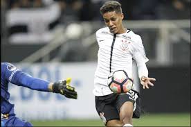 Pedrinho of corinthians drives the ball during a match between corinthians and chapecoense for the brasileirao series a 2019 at arena corinthians on may 01, 2019 in sao paulo, brazil. Benfica Quer Pedrinho Renascenca