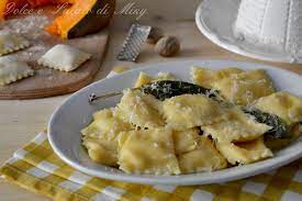 Ravioli di zucca e ricotta. Ravioli Di Zucca Con Ricotta Di Bufala Semplici E Gustosi