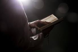 Walau kamu mungkin masih baru belajar al quran, tap. Pahala Mendengarkan Orang Yang Membaca Al Qur An