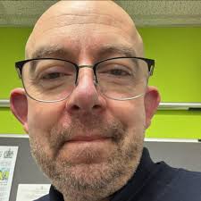 Excuse my ignorance, but in the absence of a bass amp head, is it possible  to run a cabinet via a combo, are there any wattage or impedance issues to  be aware