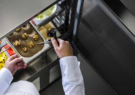 The quick cold technology protects the food from bacterial attack, extends storage times and reduces the weight loss. Studio54 Professional Bakery Blast Chiller