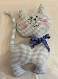 Il est important d'investir dans des équipements pour le confort de votre compagnon adoré. Chat En Tissu 40 Cm Explications Sur Blog Coudre Des Animaux En Peluche Animaux En Tissu Coudre Des Jouets