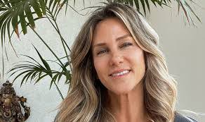 Julie Piatt's Instagram, Twitter & Facebook