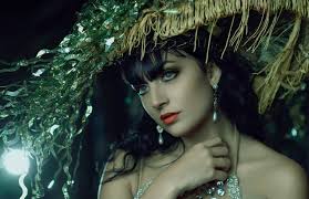 Hello! I am the photographer here in Fargo. I was wondering if I were to  hold a couple hours worth of mini shoots for fall this Sunday (since it  will be nice).