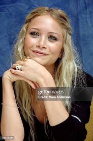 131 Louise Olsen Fotos und hochauflösende Bilder