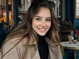 Kim Kardashian vliegt dochter North (9) met privéjet naar concert Katy  Perry, zij roept haar op podium