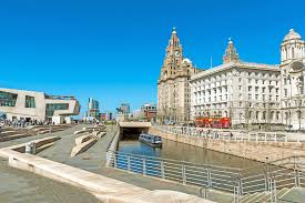 The city proper forms an irregular crescent along the north shore of the mersey estuary a few miles from the irish sea. Liverpool Stadt Der Beruhmtheiten