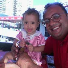 البنجامينا فيكس بنجامينا أو التين المتهدل شجرة زينة فاخرة تصلح للتزيين  الداخلي والخارجي معاً. تتميز الفيكس بنجامينا بأوراقها اللامعة جداً والتي  تعطي الايحاء أنها أوراق بلاستيكية براقة، كما أن هذه الأوراق تعطي