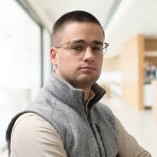 Hurra das Diplom ist da 🍾🎉 Mit dem erfolgreichen Abschluss des Höheren  Wirtschaftsdiploms habe ich einen grossartigen Meilenstein erreicht! Jetzt  ist der Grundstein für die nächsten zwei Jahre…